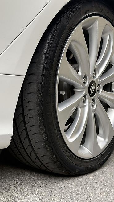 1221 təkəri: Hyundai orijinal yüngül lehimli disk və təkər komplekti - Rəng: gümüş — 1