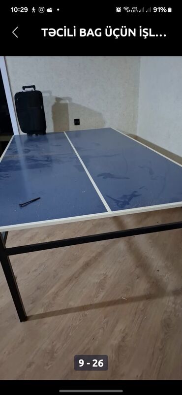 Stolüstü tenis masası 'idial vəziyyətdə 'çox möhkəm materialdan