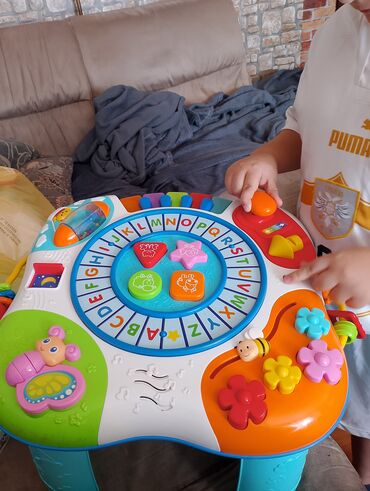 Ostale igračke: Ovaj interaktivni sto za aktivnosti dizajniran je da zabavi i edukuje — 2