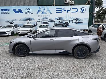 byd e9 1: Toyota bZ3: 2023 г., Электромобиль, Седан — 3