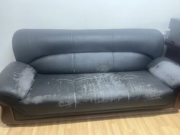 черный кожанный диван: Комплект офисной мебели, Кресло, Диван, цвет - Черный, Б/у