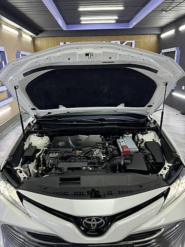 на лобовое: Toyota Camry: 2018 г., 2.5 л, Автомат, Бензин, Седан — 10