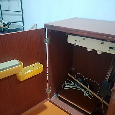 Tikiş maşınları: Çayka-142M tikiş maşını və qatlanan dolab stol Məhsulun təsviri: - — 1