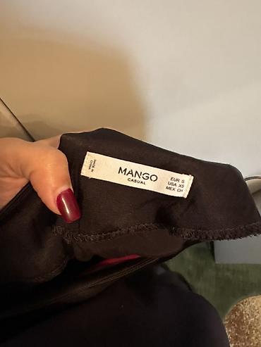 qadin don: MANGO Casual markalı qadın donu. Qara rəngdə, atlas/parıltılı — 3