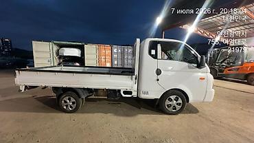 audi rs2: Грузовой бортовой автомобиль Hyundai Porter в белом цвете. Компактный — 1