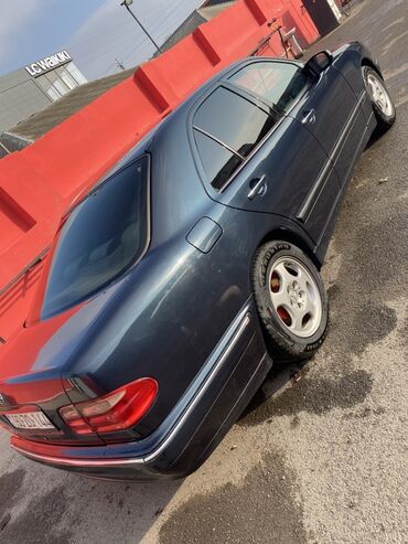 Mercedes-Benz: Mercedes-Benz E-Class (W210) sedan - Kuzov: 4 qapılı sedan, tünd mavi — 5