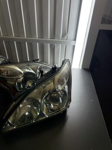 Передние фары: Комплект передних фар Toyota 2005 г., Б/у, Оригинал, США — 17