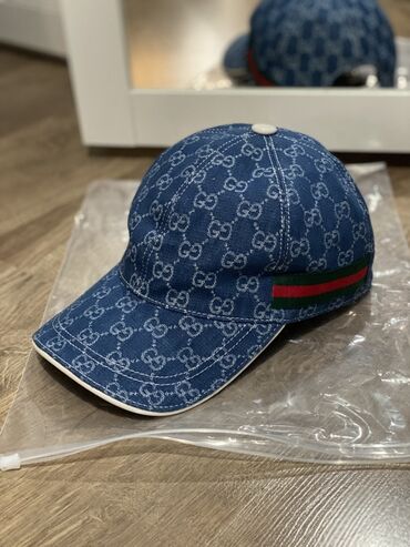 день и ночь: Джинсовая бейсболка от Gucci с фирменным узором в виде логотипа GG