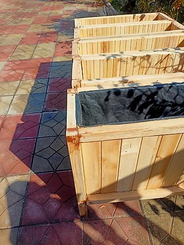 Bitkilər üçün dibçəklər: Dibçəklər kafe heyitçin Taxta dekorativ gülbəsləri və bağ, qutuları — 4
