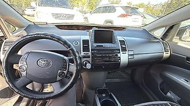 нужна: Toyota Prius: 2005 г., 1.5 л, Вариатор, Гибрид, Хэтчбэк — 5