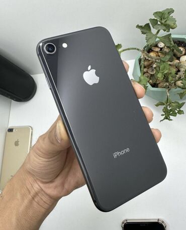 Apple iPhone: IPhone 8, Б/у, 128 ГБ, Черный, Защитное стекло, 79 %