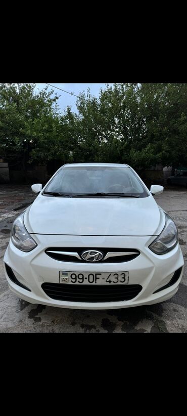 Hyundai: 2013 il,1.4 motor,normal veziyyetde,udari yoxdu.Serviz masini