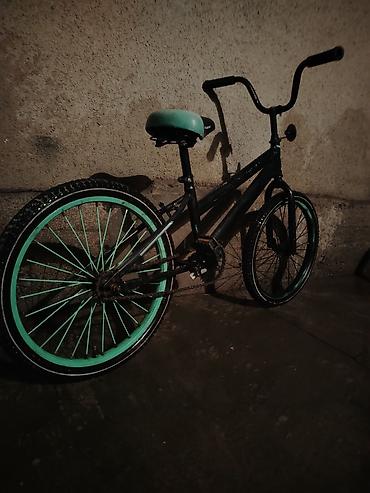 Торг имеется, заднее колесо пробито. BMX-велосипед с 20-дюймовыми