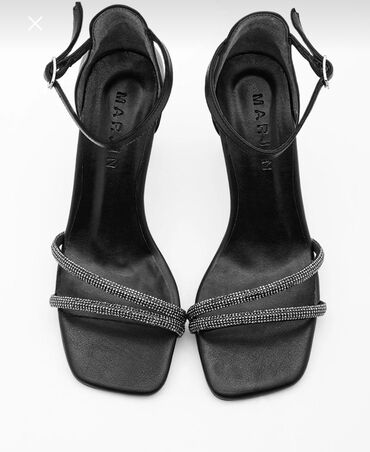 Женская обувь: Размер: 40, цвет - Черный, Новый