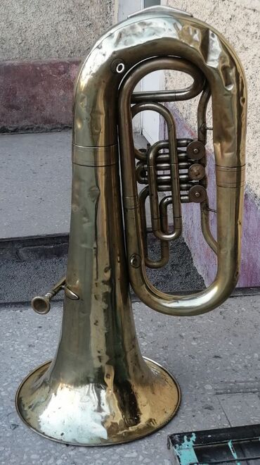 instrumenti: Tuba ın es