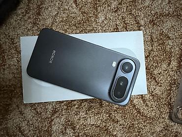 HONOR — смартфон с большим безрамочным экраном и аккуратным матовым