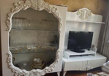 Klassik üslubda ağ salon dəsti – vitrin və TV stendi - Material