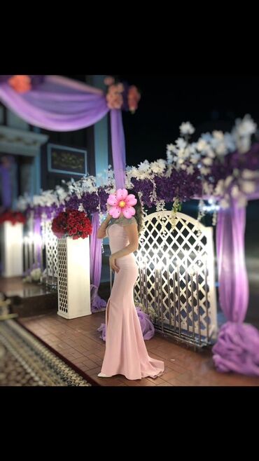bizhuterija swarovski: Платье вечернее S, M бледно-розового цвета верх - камни Swarovski