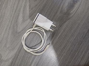 Yenidi Nokia markalı şarj adapteri və kabel. Ağ rəngli, Avropa tipli