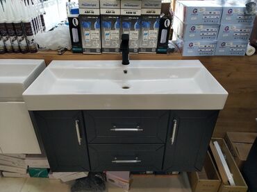 moydan: Vanna otağı üçün lavabo və dolab dəsti - Üst hissə: geniş keramik