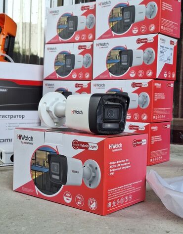 Видеонаблюдение: Белая цилиндрическая IP-камера Hikvision с кронштейном — 4