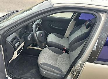 Fiat: Fiat Albea sedan - Kuzov: 4 qapılı sedan, bej rəng (bəzı hissələrdə — 9