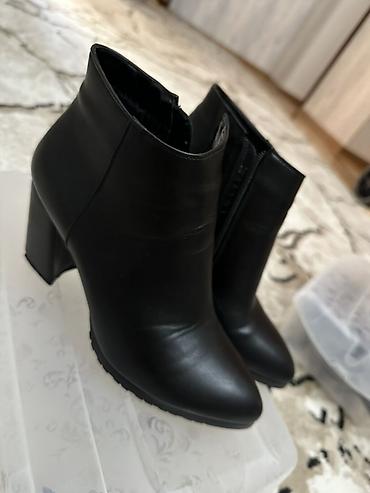 утепленные резиновые сапоги: Akka shoesdən 55aznə almışam 36ölçü 1dəfə geyinilib içi qalındır — 1