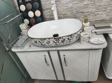 canaq metbex ucun: Ağ rəngli, naxışlı keramika moydodir. Dəstə canaq, dolab və güzgü