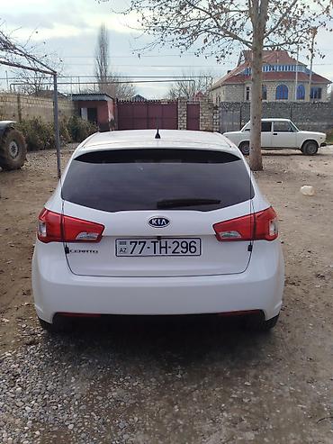 Kia: Kia Cerato hatchback – ağ rəngli, 5 qapılı. Xüsusiyyətlər: - Kuzov — 8