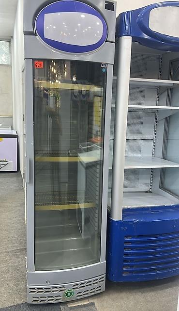 Vitrin tipli ticarət soyuducusu - Şüşə ön qapılı, dik vitrin dizaynı
