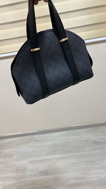 Jiletlər: Məhsullar: - Qara jilket/ceket: zipli ön hissə, yanlarda qapaqlı və — 21