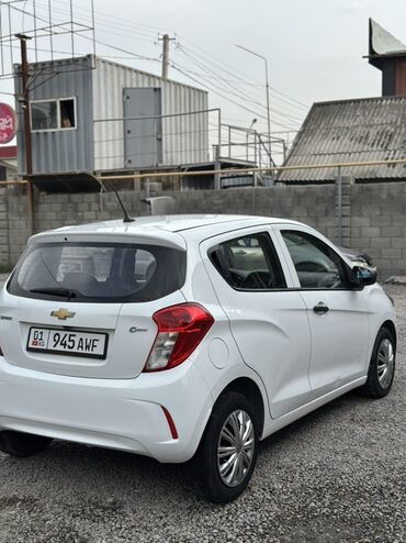 беспроводная зарядка для машины: Chevrolet Spark: 2017 г., 1 л, Робот, Бензин, Хетчбек