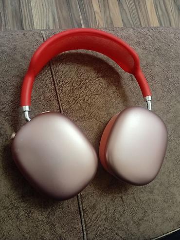 Qulaqcıqlar: Qulaqlıq – over-ear, simsiz Bluetooth model Xüsusiyyətlər: - Over‑ear — 3