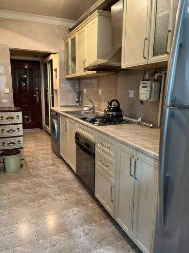 Uzunmüddətli kirayə mənzillər: Yasamal rayonu, Nərimanov Heykəlinin yanında, 9 mərtəbəli binanın 3-cü — 9