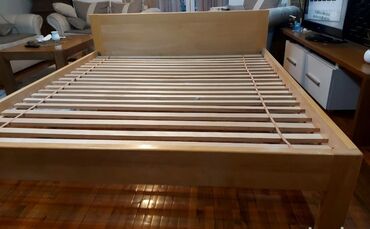 Nameštaj: Francuski krevet

 dimenzije 180x200cm
Kuvana bukovina, bez cvora