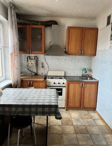 Долгосрочная аренда квартир: 3 комнаты, 58 м², 104 серия, 4 этаж, Евроремонт