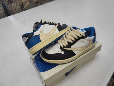 розовые кроссовки: Мужские кроссовки, 41, Nike, Б/у, цвет - Синий, Самовывоз
