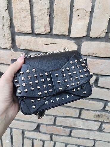 Putni koferi i torbe: Replay torba – kao nova - Model: mali crossbody/večernji format - — 5