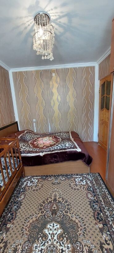 Köhnə tikili: 3otaqlı mənzil Satıram - Geniş işıqlı zal: pəncərəli, kristal — 6