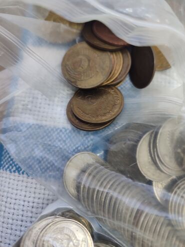 Sikkələr: Монеты СССР и разных стран. 20 гяп-.штука. Можно 1 кило. 10 азн. Всего — 2