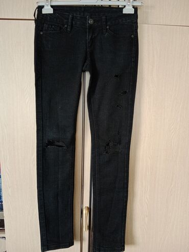 siroke pantalone: Mango jeans crne farmerke
 Veličina 34
kratko nošene
Cena 800 din