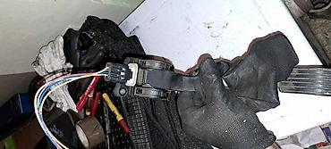 megan 2: PAPUCICA GASA 2.0 HDI ZA PEUGEOT 206 | imam sve delove za peugeo 206 — 1