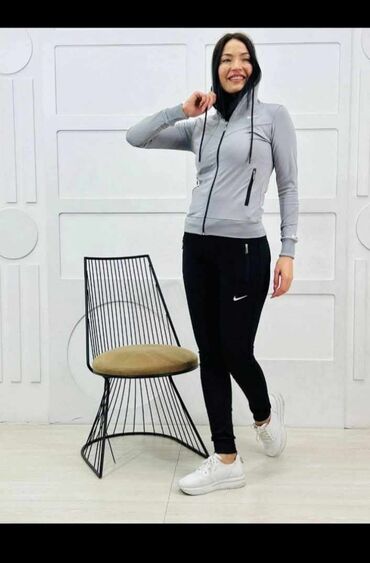 čempion trenerke: 05. B. ženske trenerke S,M,L,XL,XXL,3XL veličine za samo 4200 din