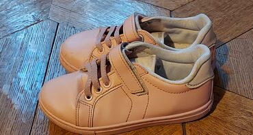 подарки для мужчин на 23 февраля: Продаю кроссовки,в отличном состоянии.Одевали 2-3