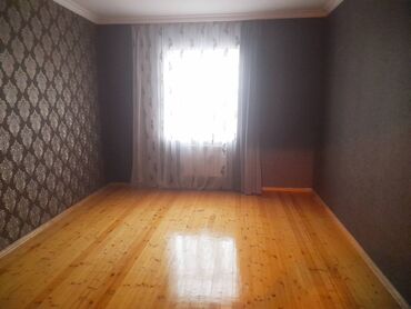 Həyət evləri və villaların satışı: 300 kv ev ikidasli tikili. Qaz su isiq daimi. Avtobus dayanacaginin — 26