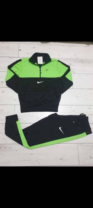 nike 2900: Trenerke 
Ponovo dostupne M do 3xl 
Cena 2900 din 
si