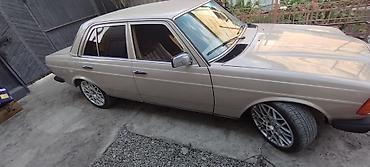 мер 220: Mercedes-Benz W123: 1985 г., 2 л, Механика, Бензин, Седан — 8