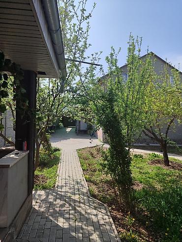 Продажа коттеджей и домов: 🏡 **Продаётся мансардный дом** 📍 Локация: Новопавловка, ул. Кирова 📐 — 1