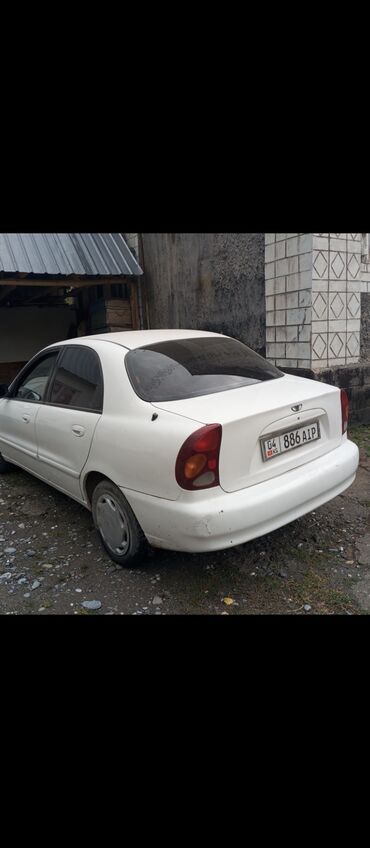 Daewoo Lanos: 2001 г., 1.5 л, Механика, Бензин, Хетчбек