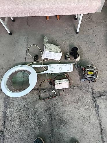 Запчасти от стиральной машины Indesit (разбор) Состав: - Передняя